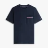 T-shirt à poches et rayures emblématiques en piqué T-shirt à poches et rayures emblématiques en piqué