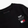 T-shirt pour enfant Tommy x Cadillac F1® Team Logo T-shirt pour enfant Tommy x Cadillac F1® Team Logo