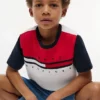 T-shirt à rayures et drapeaux colorés pour enfant T-shirt à rayures et drapeaux colorés pour enfant