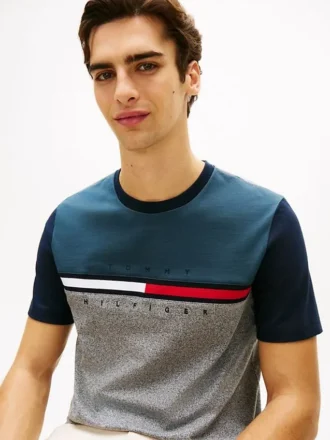 T-shirt à rayures et logo en blocs de couleur