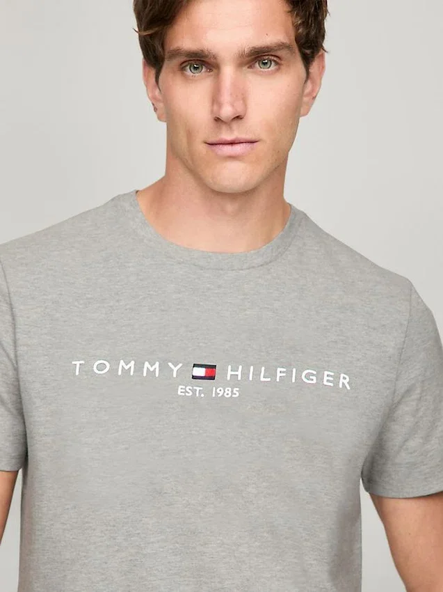 T-shirt slim fit avec logo Tommy brodé T-shirt slim fit avec logo Tommy brodé
