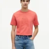 T-shirt teint en pièce avec logo feuille de laurier T-shirt teint en pièce avec logo feuille de laurier