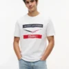 T-shirt Tommy x Cadillac F1® Team à motif en chevrons T-shirt Tommy x Cadillac F1® Team à motif en chevrons