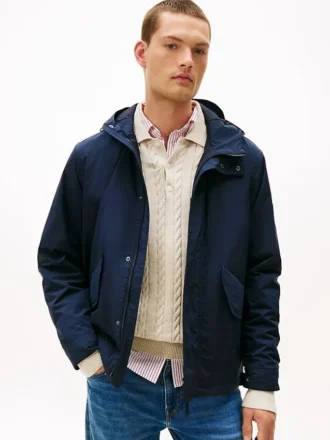 Veste à capuche imperméable et compacte