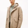 Veste à capuche imperméable et compacte
