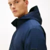 Veste à capuche imperméable et compacte