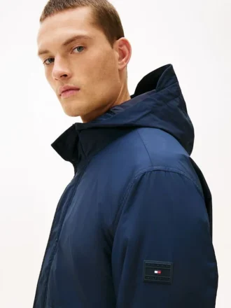 Veste à capuche imperméable et compacte