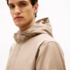 Veste à capuche imperméable et compacte