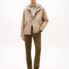 Veste à capuche imperméable et compacte