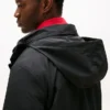 Veste de terrain imperméable et compacte