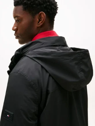 Veste de terrain imperméable et compacte