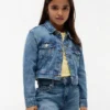 Veste en jean pour enfant avec étoile brodée Veste en jean pour enfant avec étoile brodée