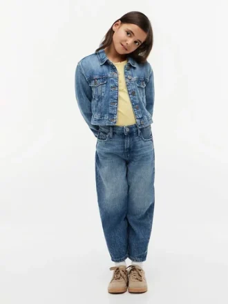 Veste en jean pour enfant avec étoile brodée Veste en jean pour enfant avec étoile brodée