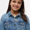 Veste en jean pour enfant avec étoile brodée Veste en jean pour enfant avec étoile brodée