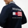 Veste universitaire avec logo drapeau et finition déperlante Veste universitaire avec logo drapeau et finition déperlante